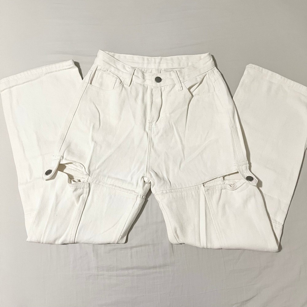 Baggy cargo pants with cutout